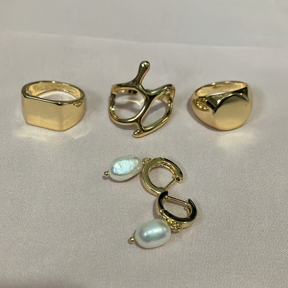 Gold jewelry bundle - Picture 1 of 5